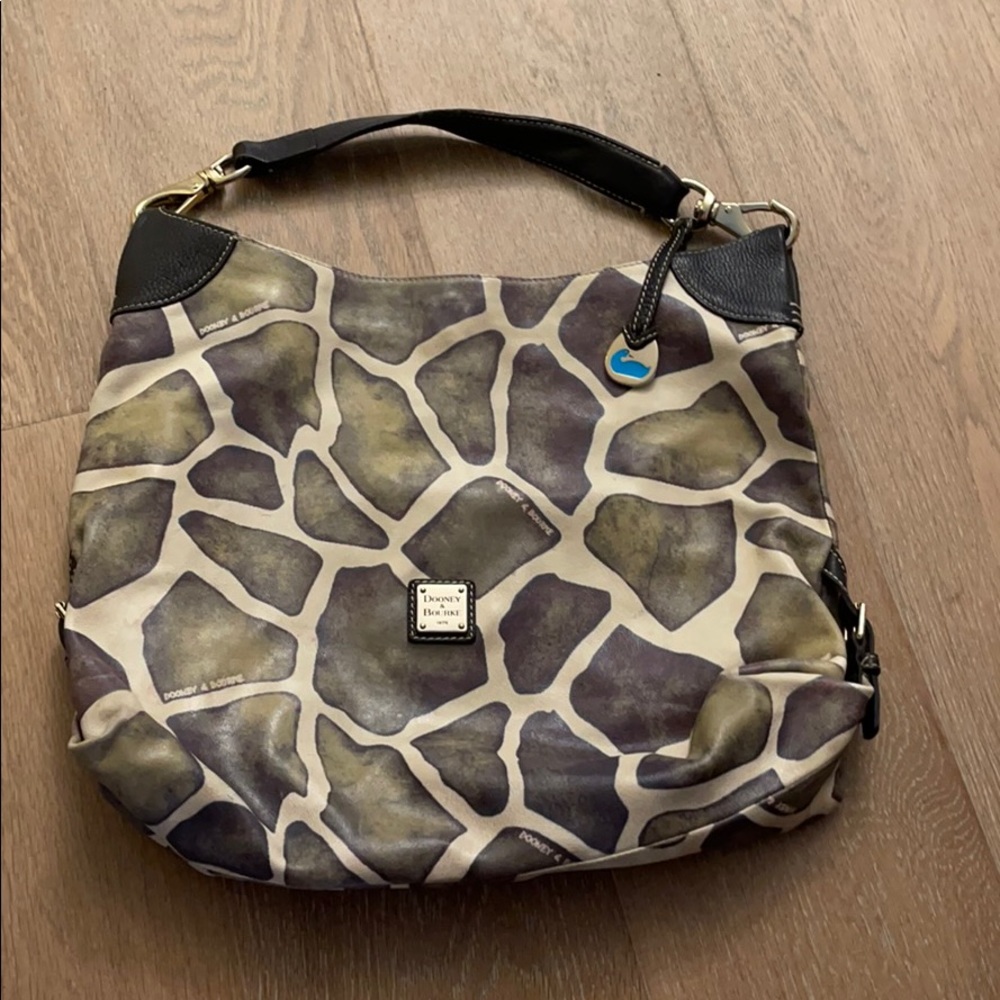 Giraffe print Dooney & Bourke shoulder tote